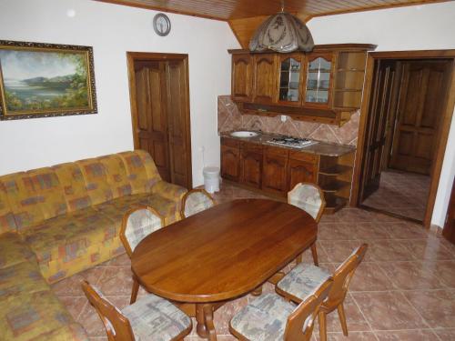 Posedenie v ubytovaní 7 fös apartman