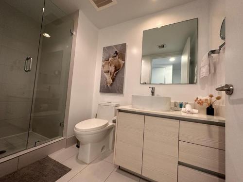a bathroom with a toilet and a sink and a shower at Miami Apartment 2 Full beds with Beach service, pool and gym 2007 in Hallandale Beach