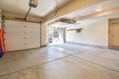 Φωτογραφία από το άλμπουμ του Mountain Townhome W Balcony & Bbq σε Fraser