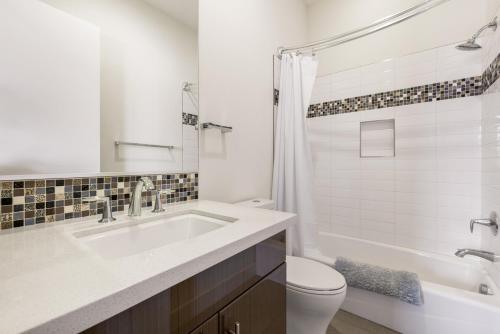 Koupelna v ubytování Model Perfect Rancho Mirage Luxe Design 3900sf