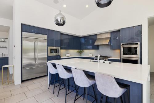 Kuchyň nebo kuchyňský kout v ubytování Model Perfect Rancho Mirage Luxe Design 3900sf