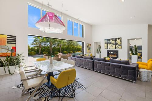 Posezení v ubytování Model Perfect Rancho Mirage Luxe Design 3900sf