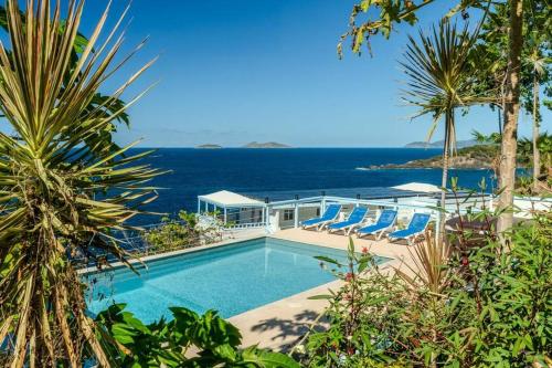 Bazén v ubytování Oceanfront Villa with Pool, Hot Tub & 5 Condos! USVI nebo v jeho okolí