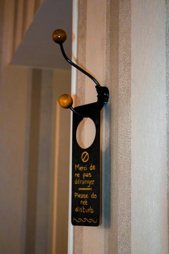 a sign is hanging on a wall at Hotel La Villa Fleurie in Beaune