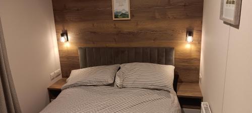 Postel nebo postele na pokoji v ubytování 3-Bed Caravan - Haven Lakeland Leisure Park