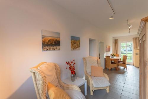 a living room with chairs and a table at Hof Garz Wohnung Kräutergarten in Poseritz