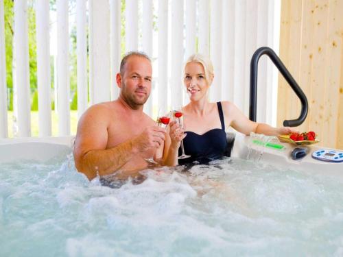 Hosté ubytování Comfortable holiday homes with a summer pool