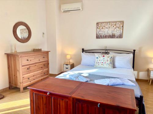 Conte Makris - Achilleion Village