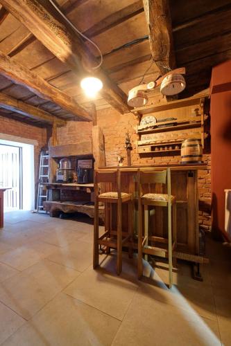 a kitchen with a table and chairs in a room at Florian's Haus in Cisnadioara