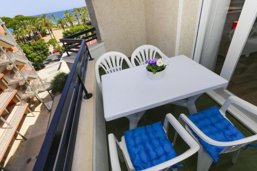 Photo de la galerie de l'établissement PINEDA BAHIA HomeStay by Turismar, à La Pineda