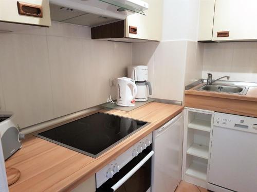 Kuchyň nebo kuchyňský kout v ubytování Golfresidenz 206 inkl Hallenbad