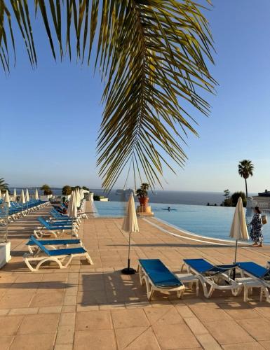 Vue mer imprenable, piscine à débordement - Cannes