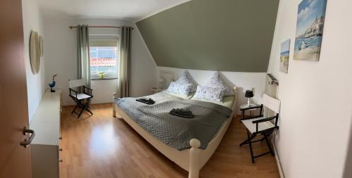 デトモルトにあるSchwalbennestの部屋にベッドがある寝室