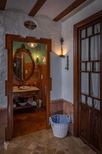 a bathroom with a sink and a mirror at ALOJAMIENTO MAZARI in Antequera
