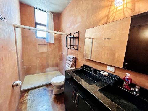 a bathroom with a shower and a toilet and a sink at Vistas Increíbles frente al mar by G P S rentas in Mazatlán