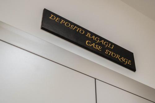 a sign for the detroit blackwell cake store at CHD Rooms in Ancona