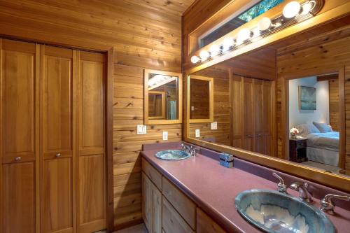 a bathroom with two sinks and a large mirror at Silver Lake Cabin 7 - Lake Front - H-T - Pets Ok in Maple Falls