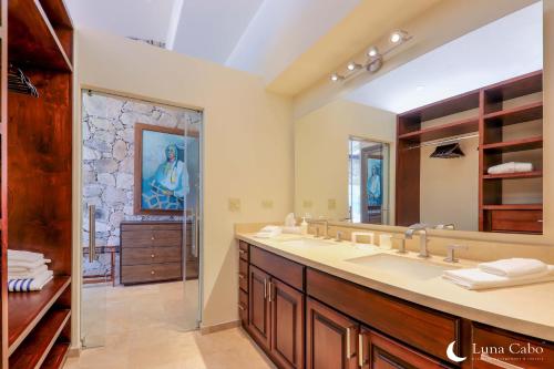Ένα μπάνιο στο Beachside Paradise, Heated Pool, Sunsets & BBQ