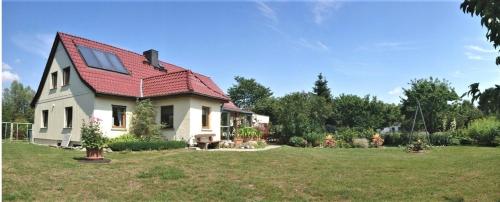 a small white house with a red roof at Ferienhof Winther 2 in Lützow