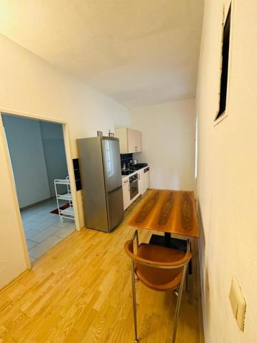 Wohnung mit einem Schlafzimmer mit Trennwand