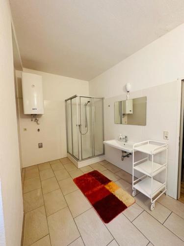 Wohnung mit einem Schlafzimmer mit Trennwand