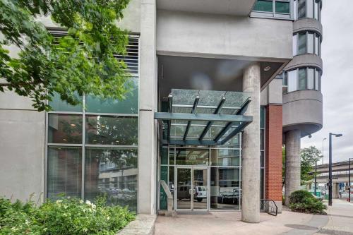a building with a revolving door in front of it at Stylish 2BD Condo in Downtown with Marina View in Vancouver