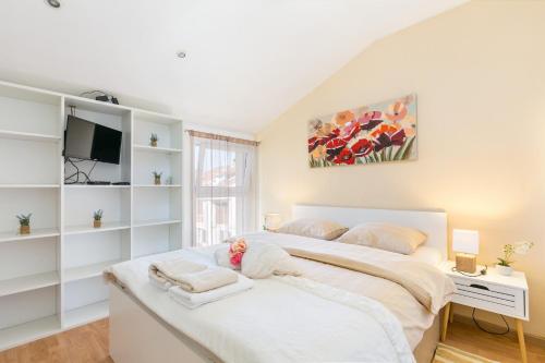 Apartments by the sea Trogir - 23836