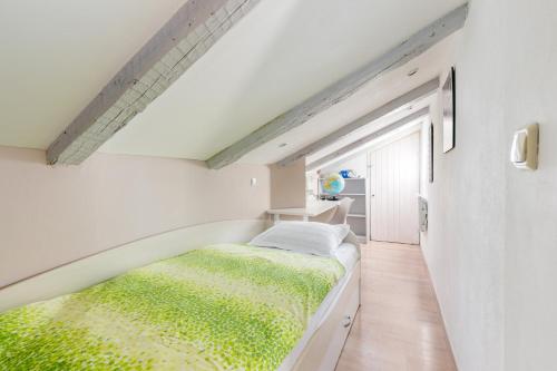 Apartments by the sea Trogir - 23836