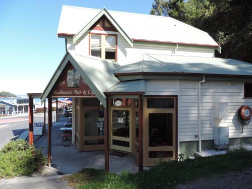 Gallery image of Bushman's at Strahan in Strahan