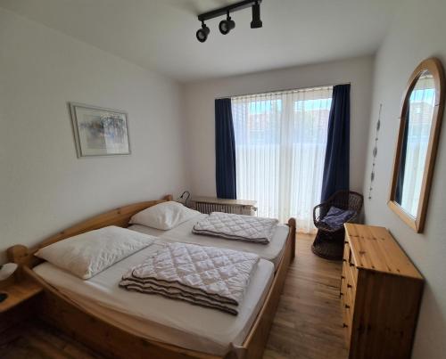 Postel nebo postele na pokoji v ubytování Deichkrone App 12