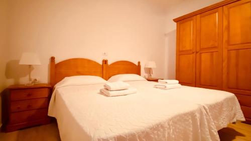 A bed or beds in a room at Comfortable flat close to the beach