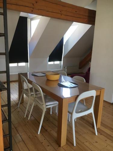 Dachgeschosswohnung mit 2 Schlafzimmern