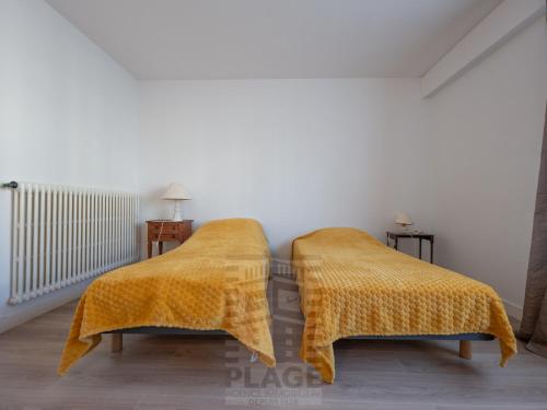 Appartement 4 pièces avec balcon face mer, proche plage et commerces, idéal famillies - FR-1-197-199