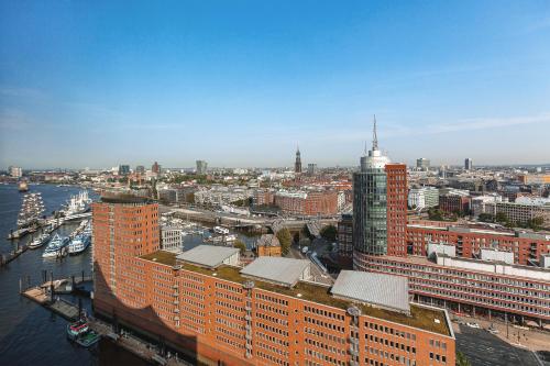 Pemandangan umum bagi Hamburg atau pemandangan bandar yang diambil dari hotel