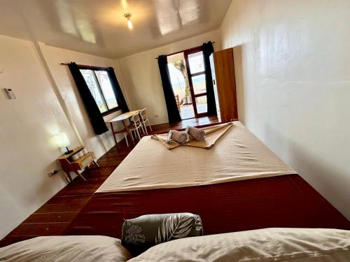 Postel nebo postele na pokoji v ubytování Playa del Fuego Camiguin Beach Hostel & Resort