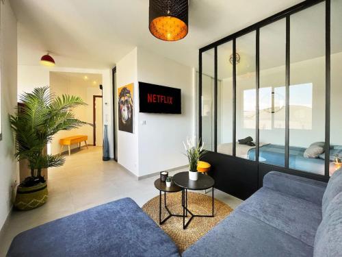 HOMEY SUPERCHILL - Appartement moderne et tout équipé - Netflix et WiFi inclus - Situé en Hyper-centre - Proche Genève