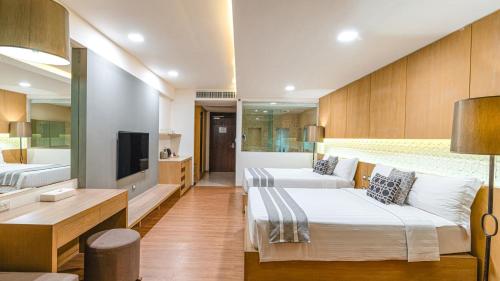 Postel nebo postele na pokoji v ubytování Phuket Graceland Resort and Spa