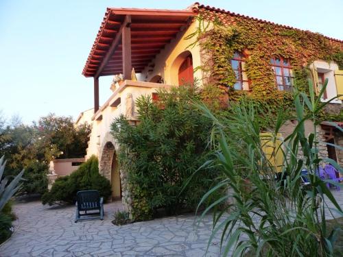Studio Front de Mer avec Terrasse aux Saintes-Maries-de-la-Mer - FR-1-475-188