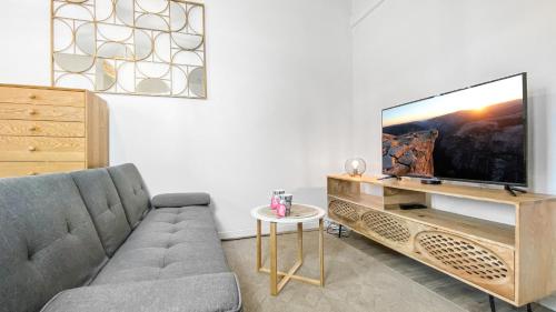 CALYPSO - Hypercentre - Proche Gare & Tram - Balcon - Wifi