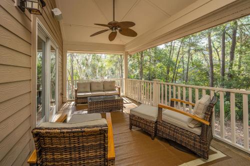 Balkón nebo terasa v ubytování Seabrook 3BR Family House with Porch BBQ and Near the Beach