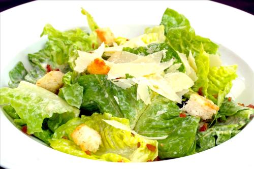 ホテルの敷地内または近くでの食事または食べ物