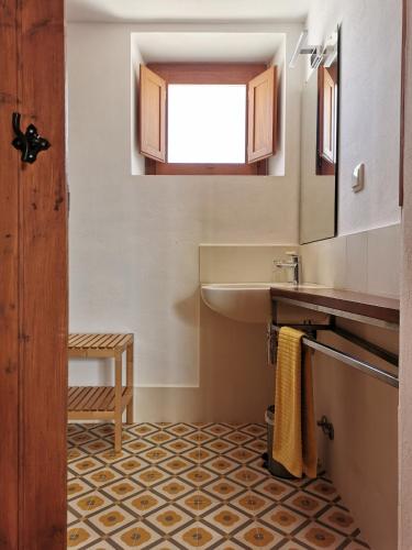 a small bathroom with a sink and a window at BeGuest Casas de Taipa in Lagoa