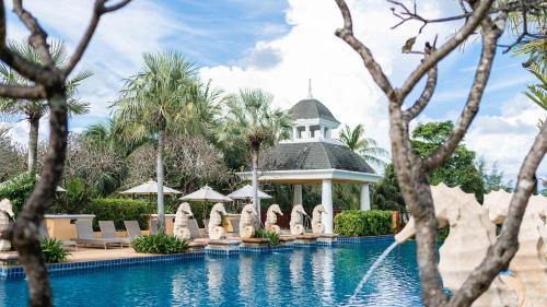 Bazén v ubytování Phuket Graceland Resort and Spa nebo v jeho okolí