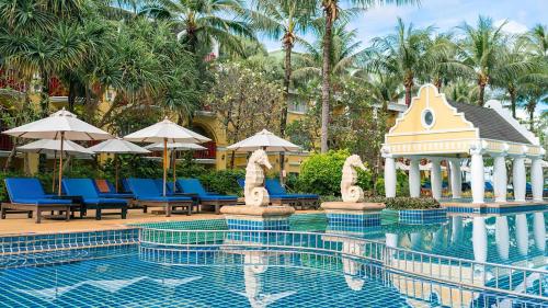 Bazén v ubytování Phuket Graceland Resort and Spa nebo v jeho okolí