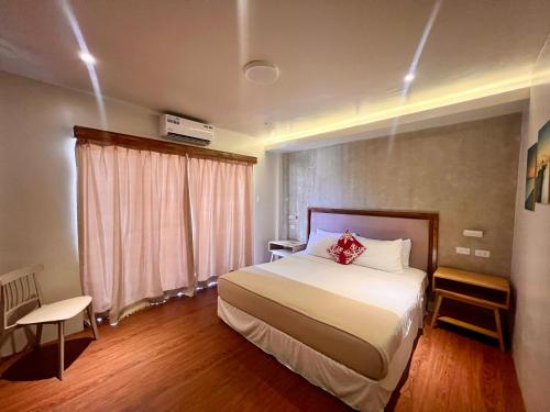 a hotel room with a bed and a window at La Palme in El Nido