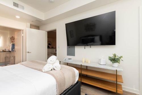 Hollywood Apartment Near Walk of Fame photo 21