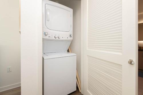 Hollywood Apartment Near Walk of Fame photo 33