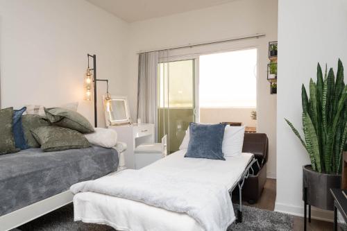 Hollywood Apartment Near Walk of Fame photo 3