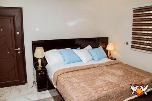 Ένα ή περισσότερα κρεβάτια σε δωμάτιο στο Whispering Hearts Guest House