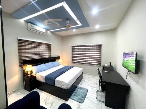 Ένα ή περισσότερα κρεβάτια σε δωμάτιο στο Whispering Hearts Guest House